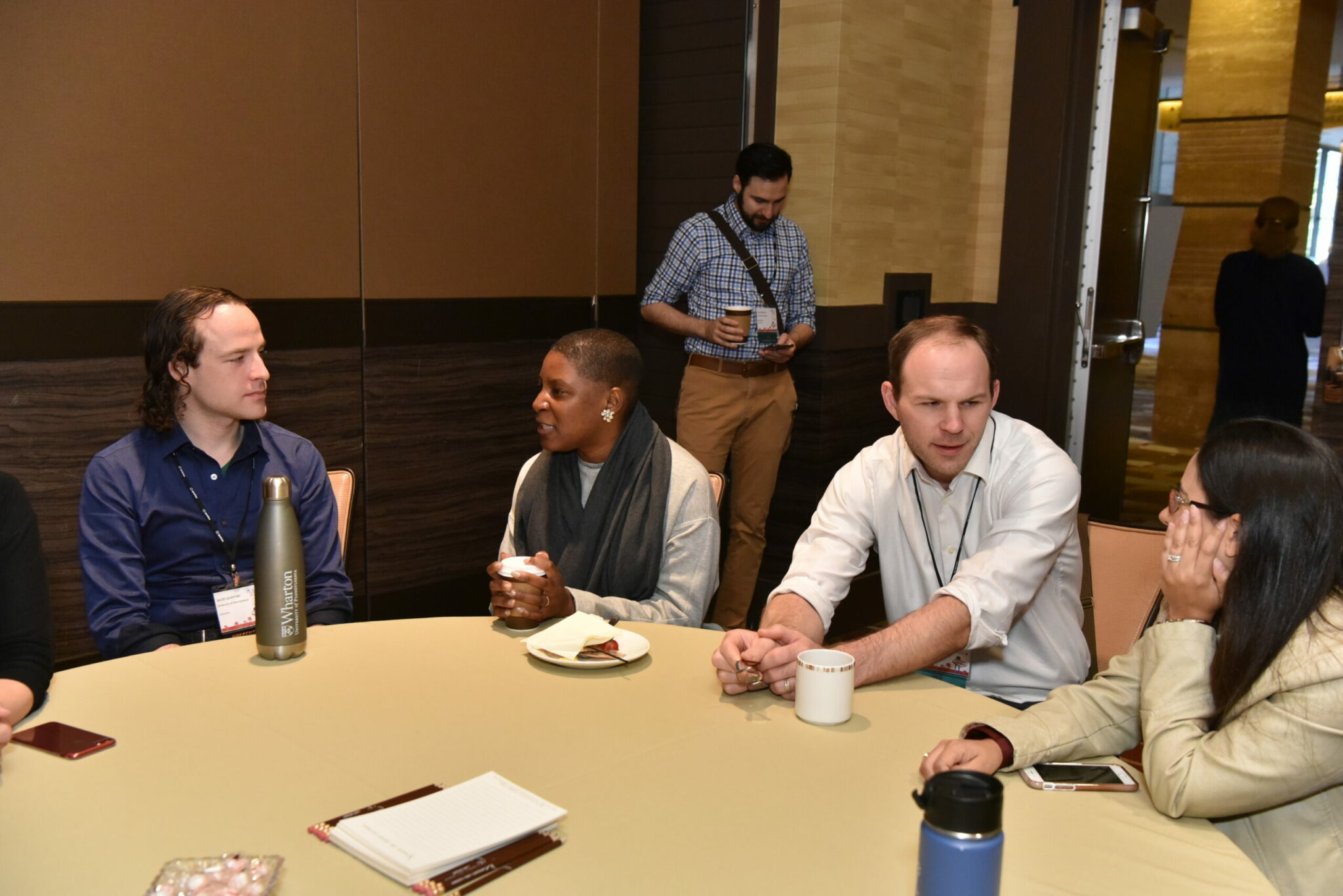 2017 DLF Forum attendees seated at table in conversation