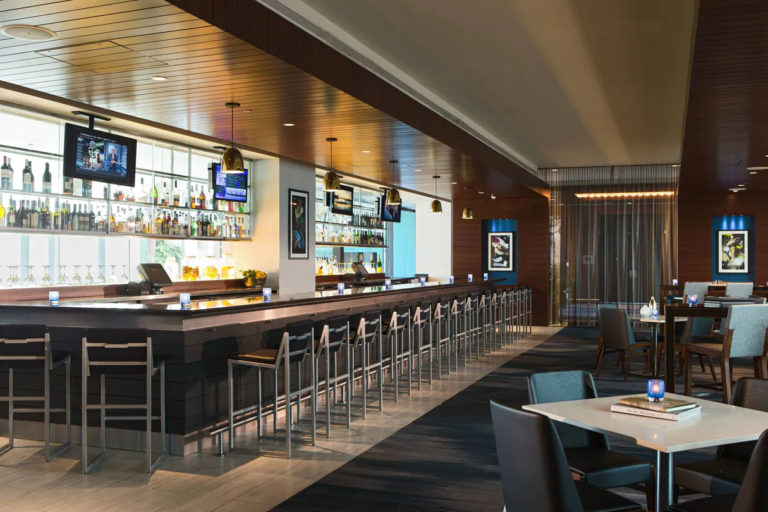 Baltimore Renaissance Harborplace Hotel bar