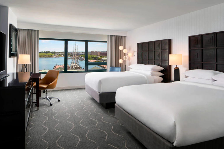 Baltimore Renaissance Harborplace Hotel bedroom