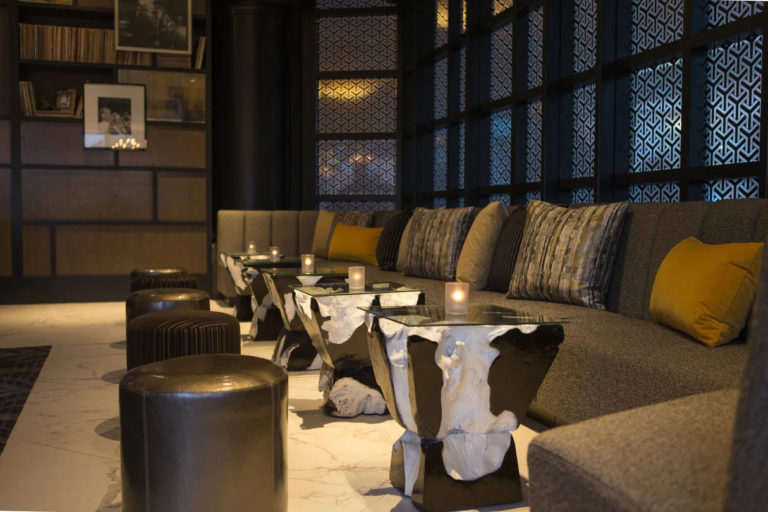 Baltimore Renaissance Harborplace Hotel lounge